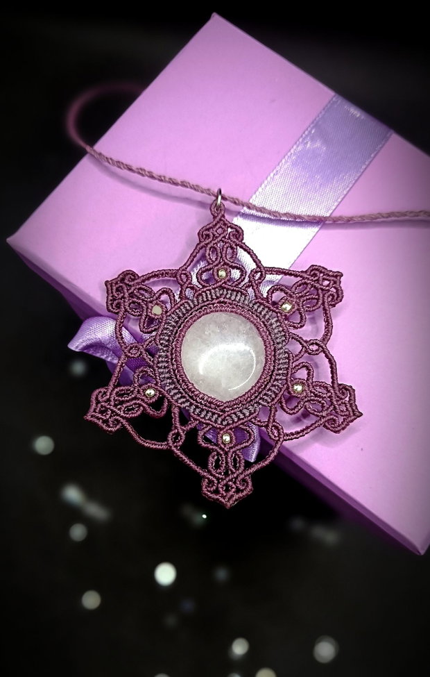 Pandantiv Amuleta Mandala Micromacrame cu Cuart Roz