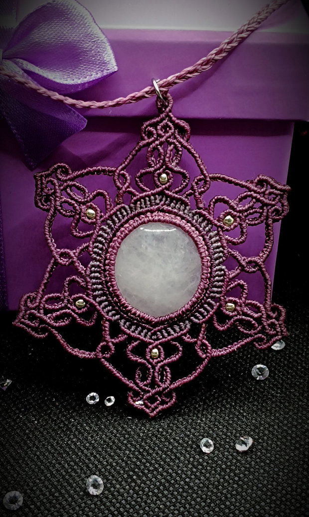 Pandantiv Amuleta Mandala Micromacrame cu Cuart Roz