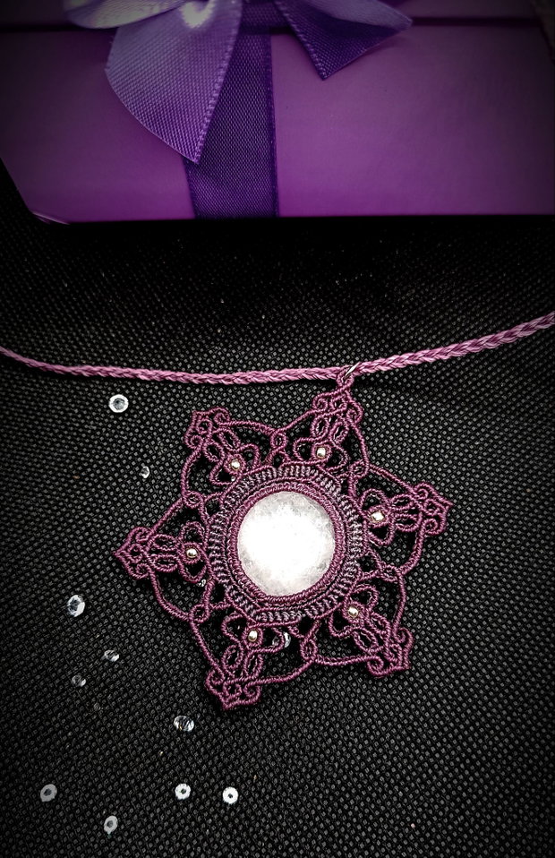 Pandantiv Amuleta Mandala Micromacrame cu Cuart Roz