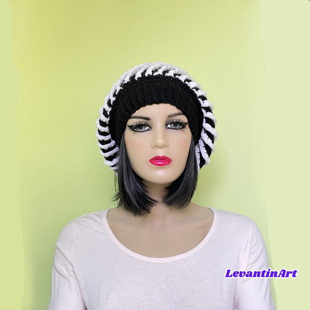 Bereta chic dama cu efect cameleonic. Caciula femei alb cu negru. Fes dama lucrat manual. Basca in doua culori. LA COMANDA