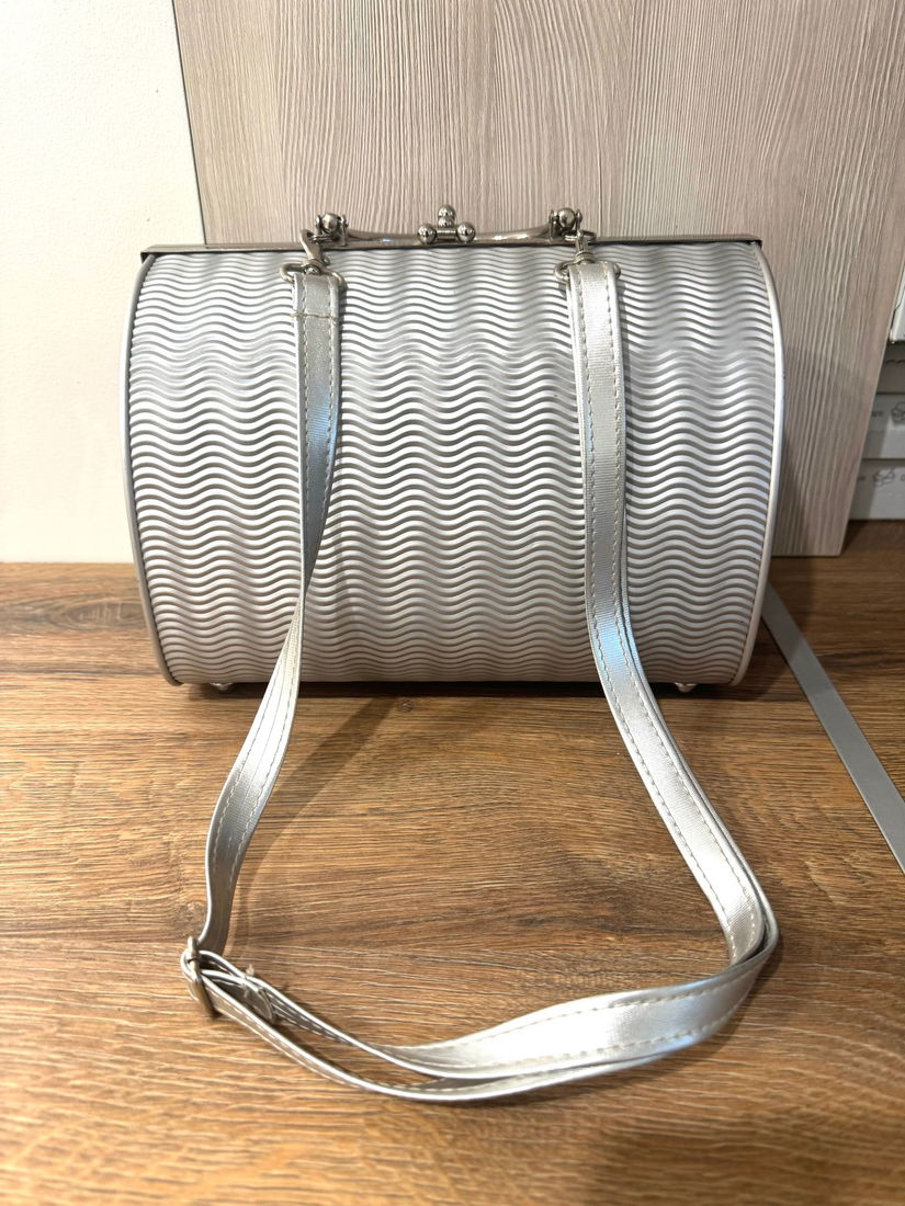 GEANTA METALICA PALOS,DEOSEBITA