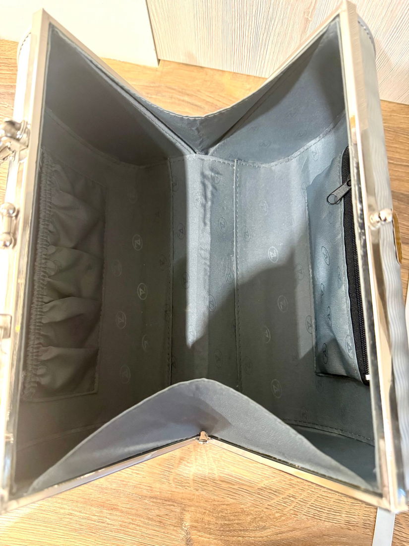 GEANTA METALICA PALOS,DEOSEBITA