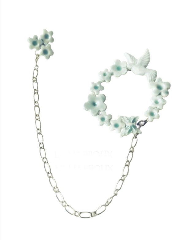 BROSA CORONITA cu flori si porumbei baby blue