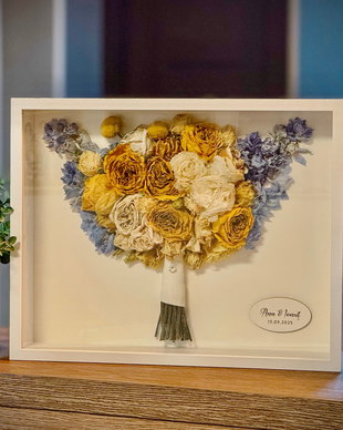 Tablou 27 x 35 cm cu buchetul de mireasă (conservare buchet)