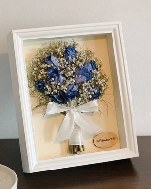 Tablou 20 x 25 cm cu buchetul de mireasă (conservare buchet)