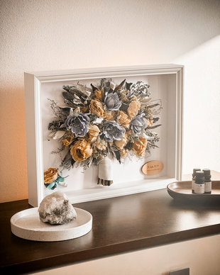 Tablou 30 x 40 cm cu buchetul de mireasă (conservare buchet)