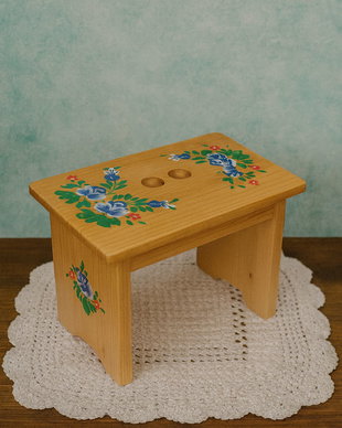 Scăunel din lemn pictat manual cu motive florale  stil rustic