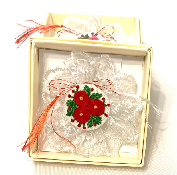 Brosa - martisor brodat manual