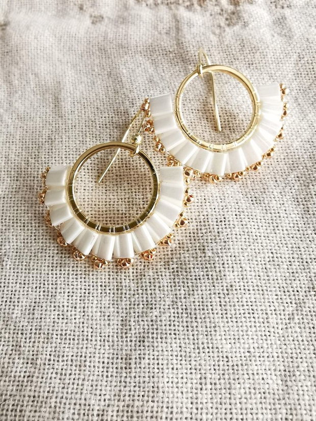 Cercei rotunzi cu margele Tila ivory, cercei handmade boho