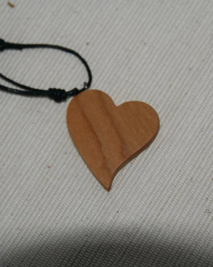 Pandantiv din lemn *Inimioara*  handmade unicat
