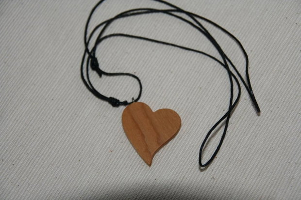 Pandantiv din lemn *Inimioara* handmade unicat