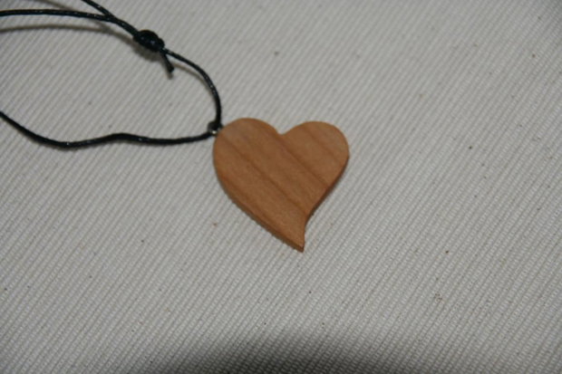 Pandantiv din lemn *Inimioara* handmade unicat