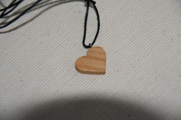Pandantiv din lemn *Inimioara* bijuterie handmade unicat