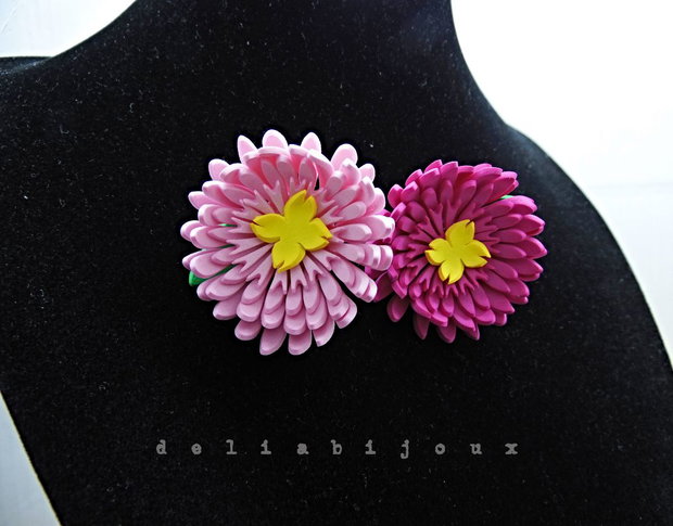 Broșe handmade cu flori tip crizantemă- Martisor (cod1372)