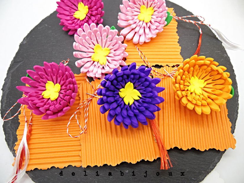 Broșe handmade cu flori tip crizantemă- Martisor (cod1372)