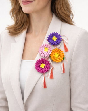 Broșe handmade cu flori tip crizantemă- Martisor (cod1372)