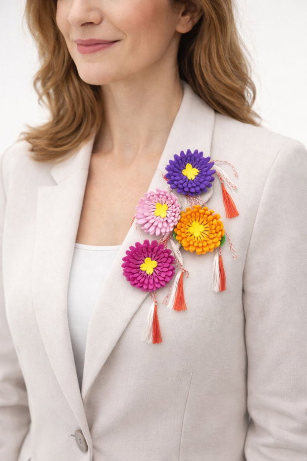 Broșe handmade cu flori tip crizantemă- Martisor (cod1372)