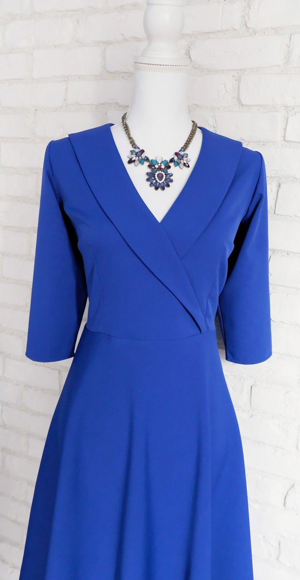 Rochie Clos Midi Albastra cu Guler Intors
