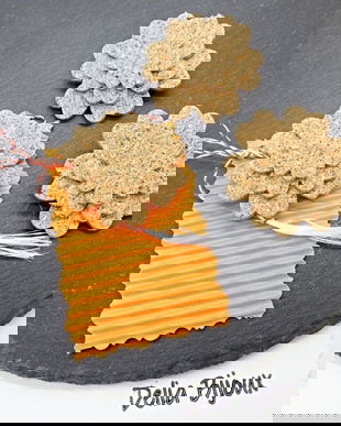 Broșă handmade mărțișor din plută floare (cod1373)