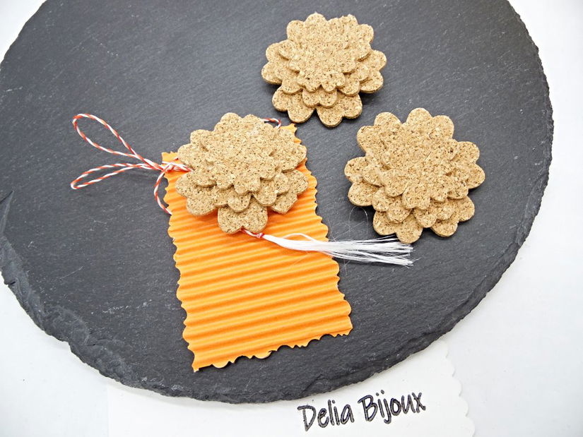 Broșă handmade mărțișor din plută floare (cod1373)