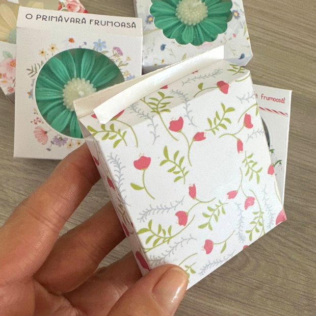 10 Cutiute pentru martisoare margarete