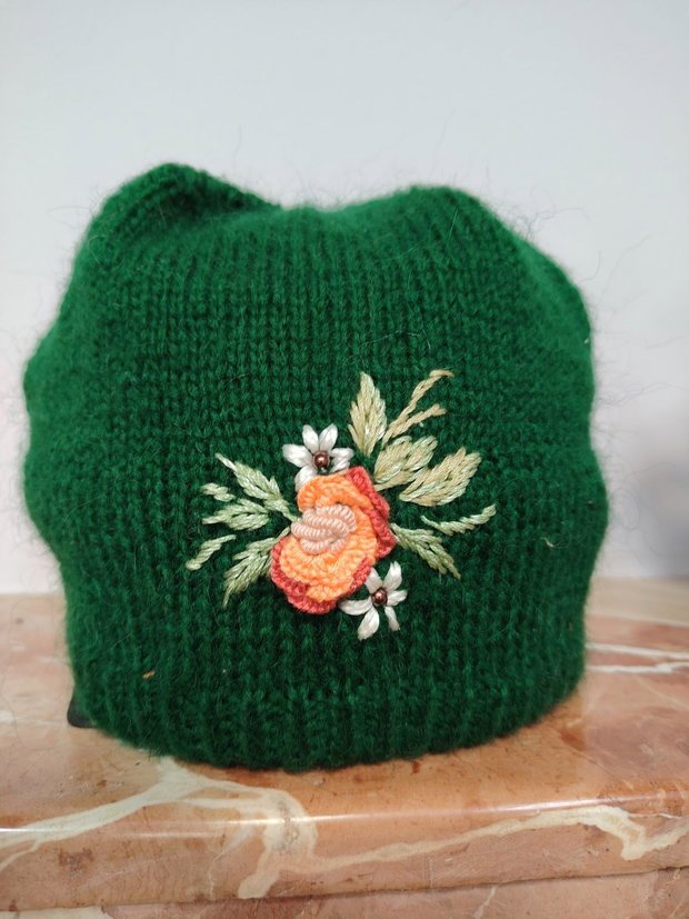 Caciulita handmade verde iarba