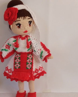 Păpușă croșetată în costum popular-Maria
