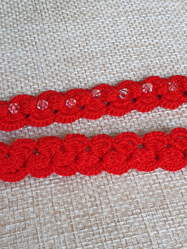 Choker rosu crosetat