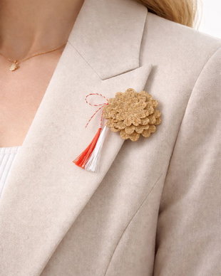 Broșă handmade mărțișor din plută  floare (cod1373)