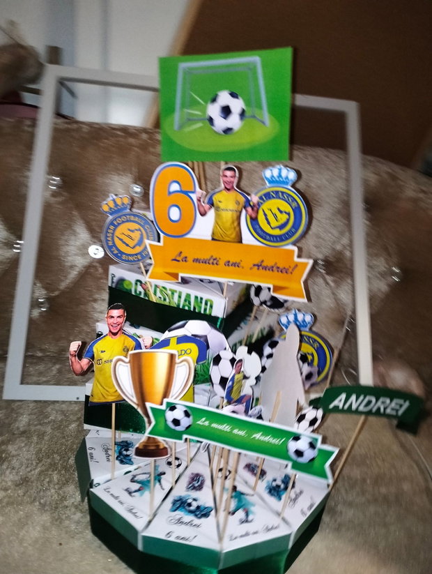 Cutie felie de tort Ronaldo