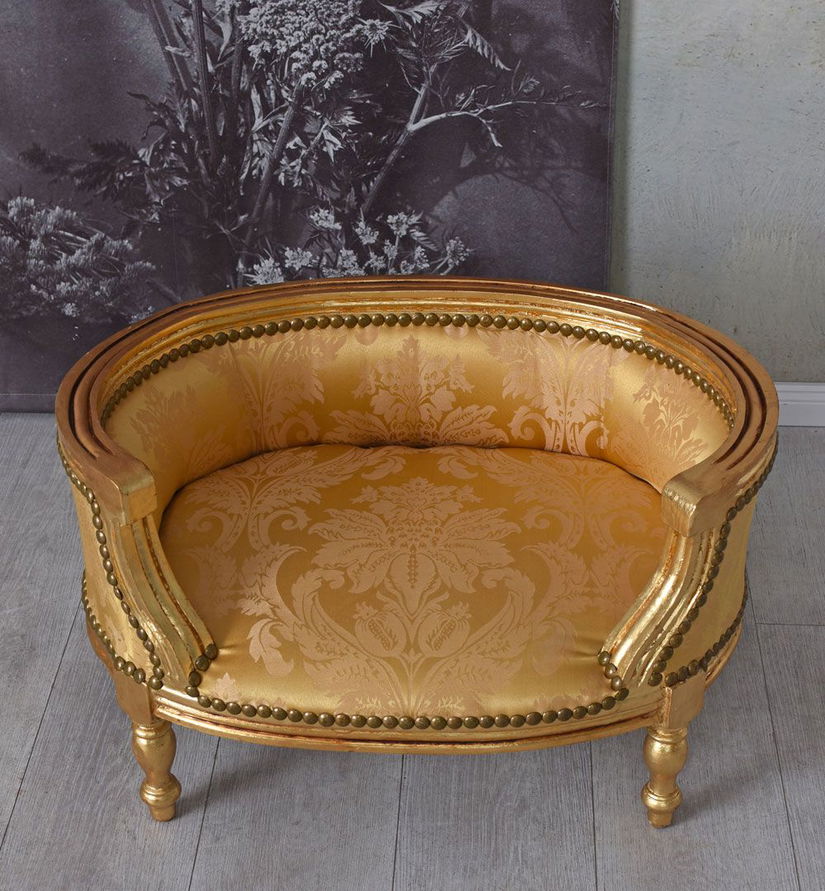 Canapea pentru caine din lemn auriu cu tapiterie aurie