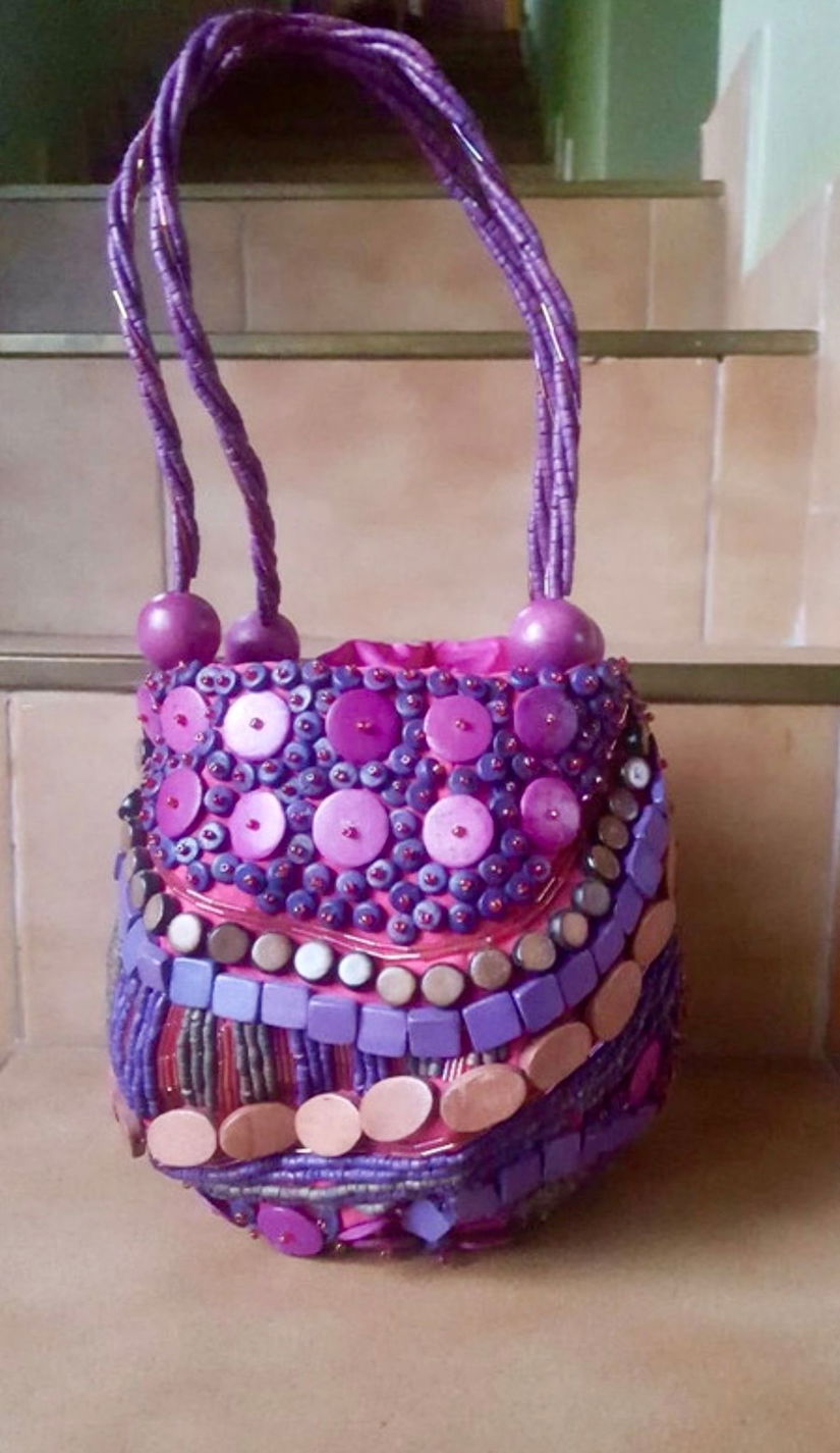 GEANTA DE COLECTIE ALMA TONUTTI ,SUPERBA,LUCRATA MANUAL DIN MARGELE