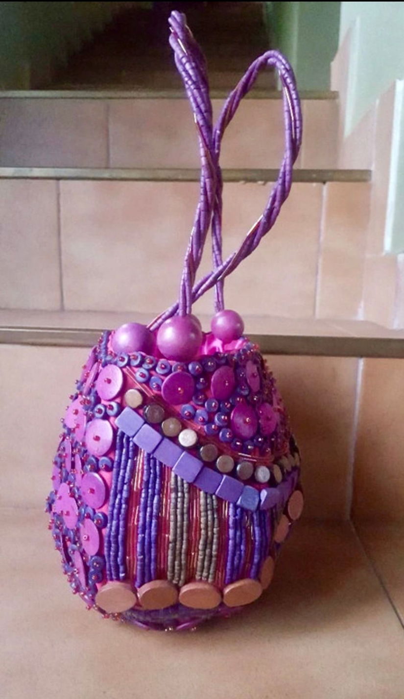 GEANTA DE COLECTIE ALMA TONUTTI ,SUPERBA,LUCRATA MANUAL DIN MARGELE