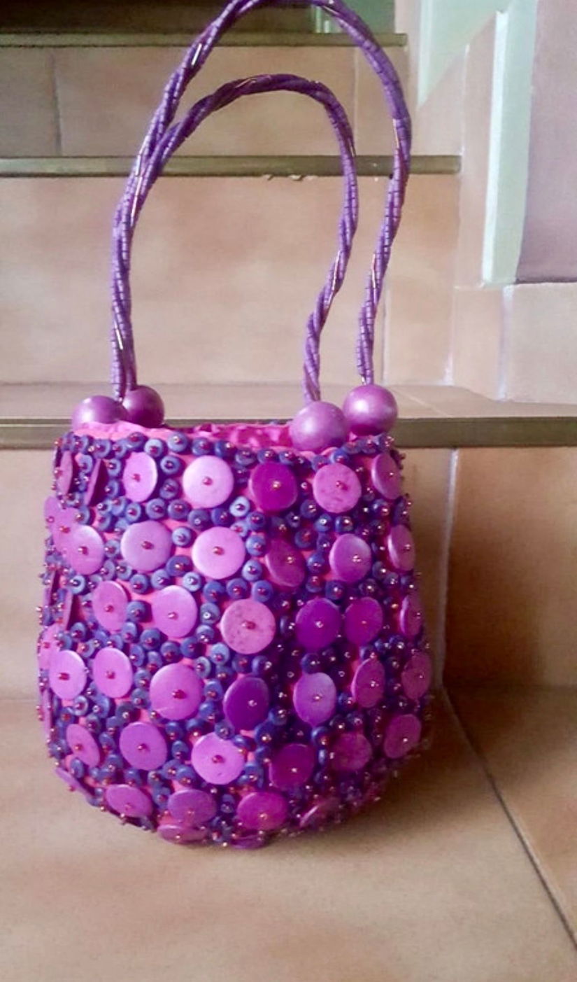 GEANTA DE COLECTIE ALMA TONUTTI ,SUPERBA,LUCRATA MANUAL DIN MARGELE