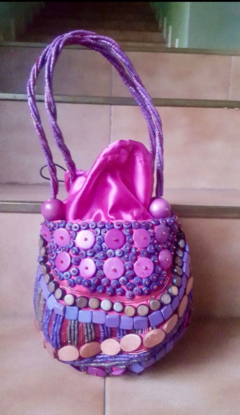 GEANTA DE COLECTIE ALMA TONUTTI ,SUPERBA,LUCRATA MANUAL DIN MARGELE