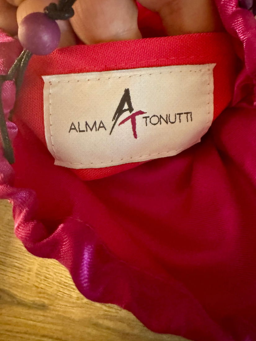 GEANTA DE COLECTIE ALMA TONUTTI ,SUPERBA,LUCRATA MANUAL DIN MARGELE