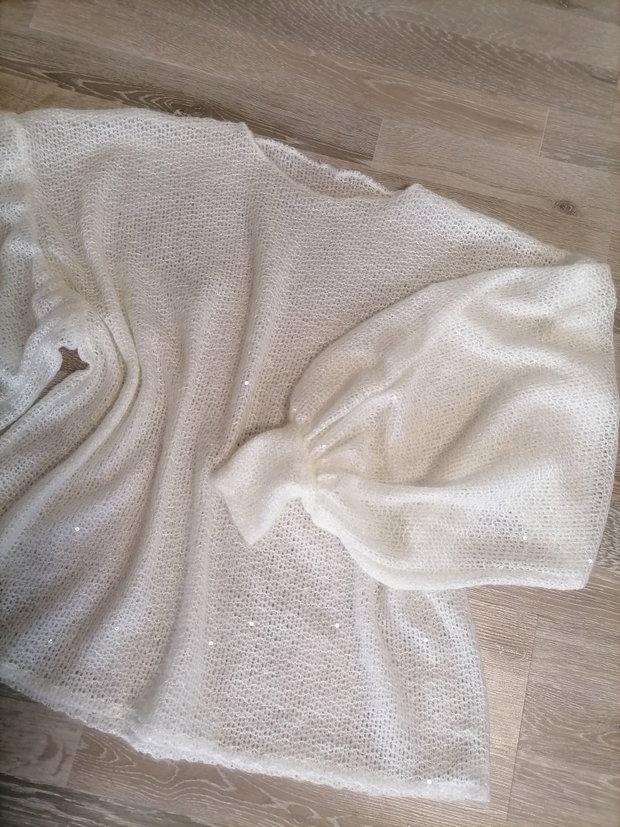 Bluză handmade din tricot fin cu paiete, mâneci bufante, elegantă și feminină