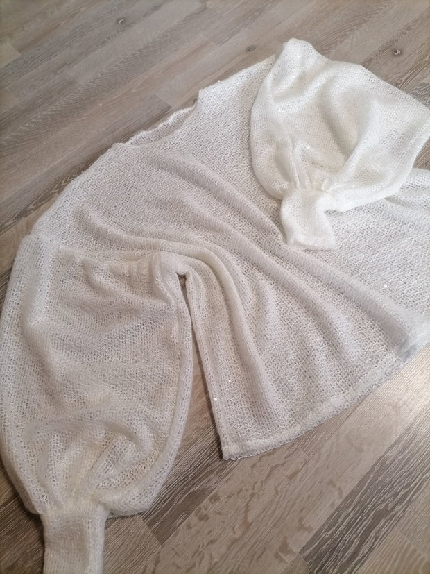 Bluză handmade din tricot fin cu paiete, mâneci bufante, elegantă și feminină