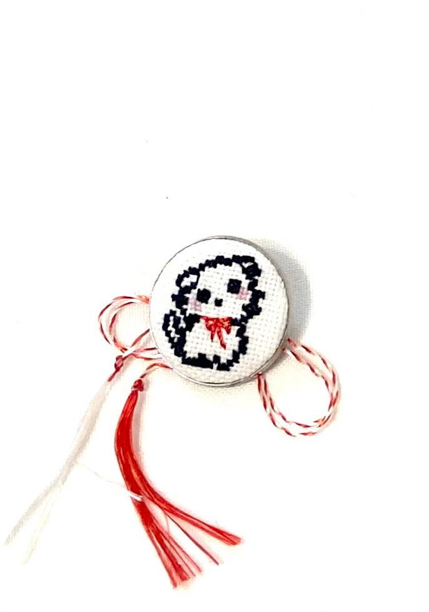 Brosa - martisor cu broderie manuala