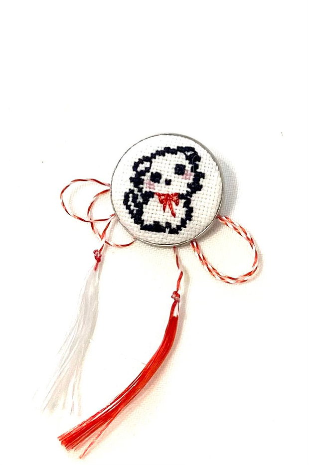 Brosa - martisor cu broderie manuala