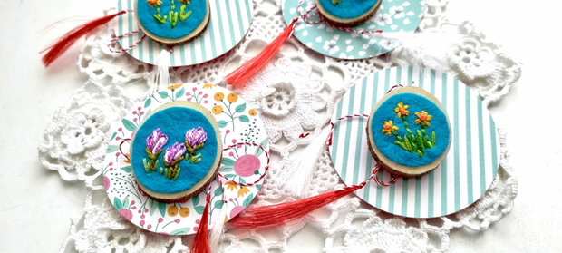 Pret vechi! Brosa brodat narcuse si branduse/ martisor