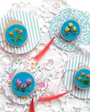 Pret vechi! Brosa brodat narcuse si branduse/ martisor