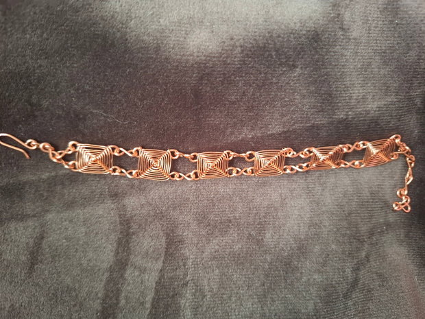 Brățară handmade din sârmă de cupru, model geometric, reglabilă