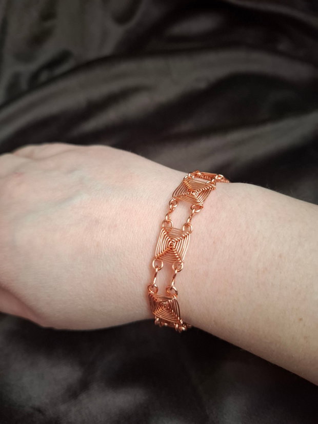 Brățară handmade din sârmă de cupru, model geometric, reglabilă