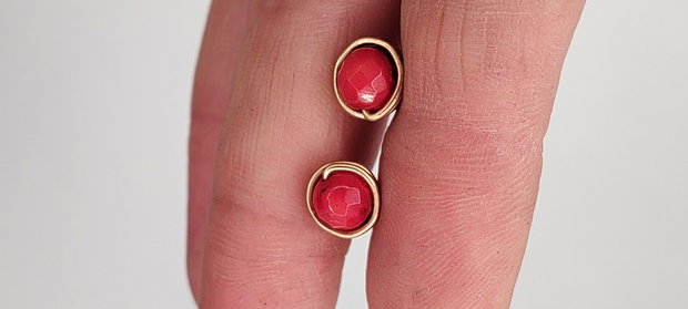 Cercei stud,cercei din aur filat, cercei cu carneol/coral