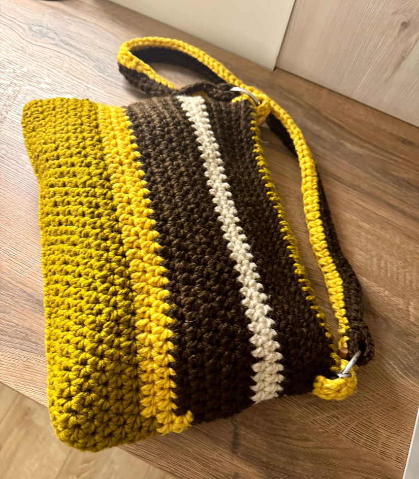 GEANTA  BOHO IMPLETITA DIN BLEND LANA 35/27 CM