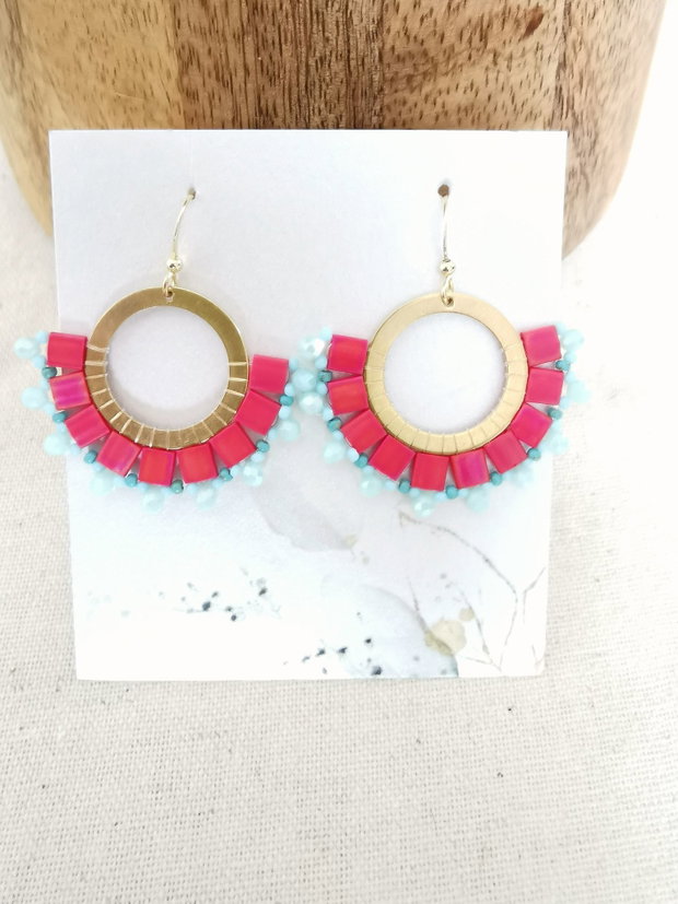 Cercei evantai cu margele Tila roz, cercei boho handmade