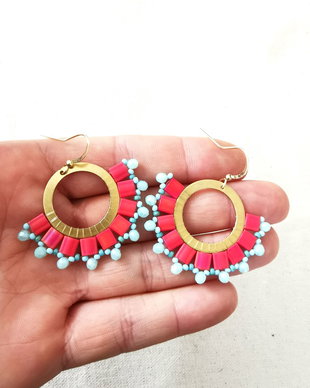 Cercei evantai cu margele Tila roz, cercei boho handmade