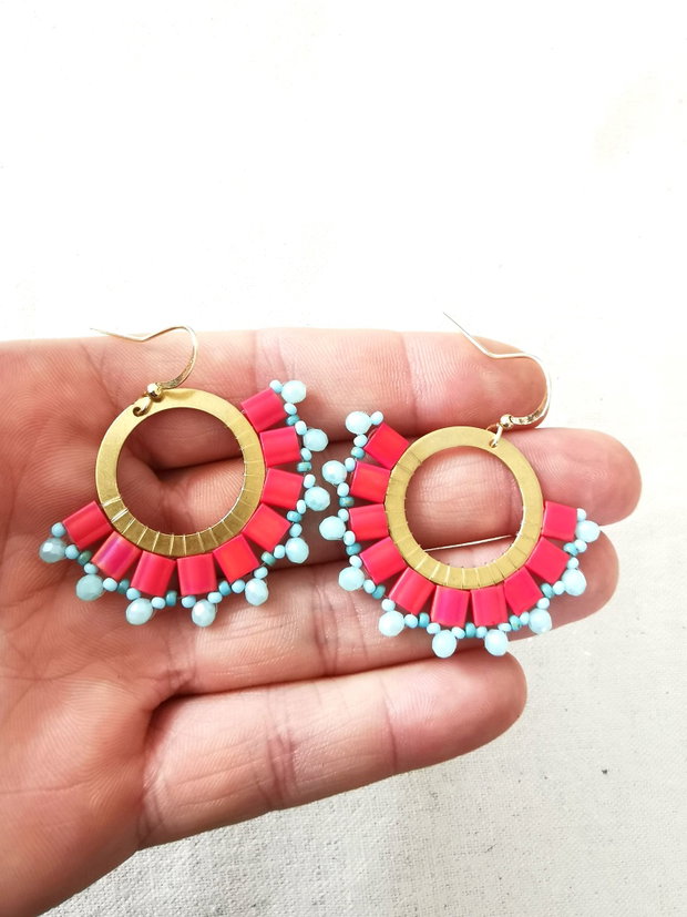 Cercei evantai cu margele Tila roz, cercei boho handmade