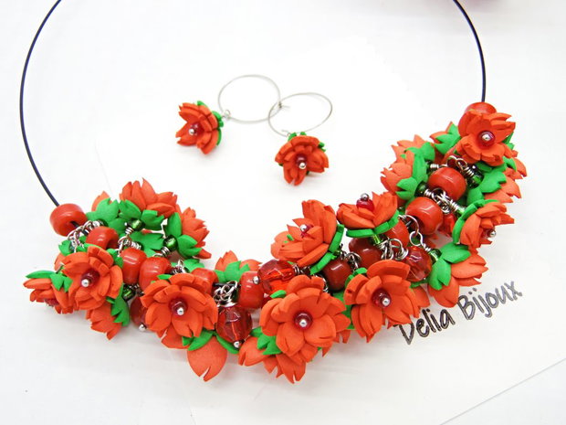 Set Bijuterii Handmade Colier și Cercei cu Flori Roșii (cod1374)